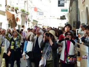 photo tourists, tourists, photographer